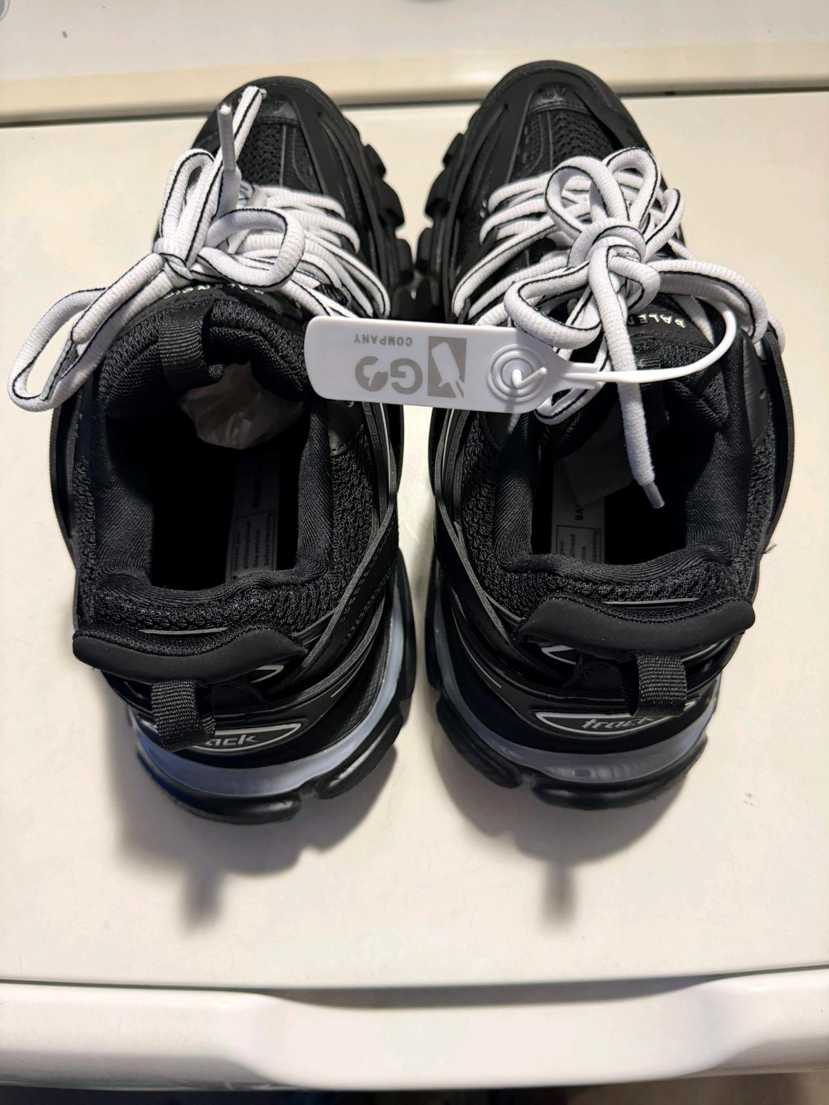 balenciaga tracks led black and white - Hialeah, Florida - FleaMarketBay