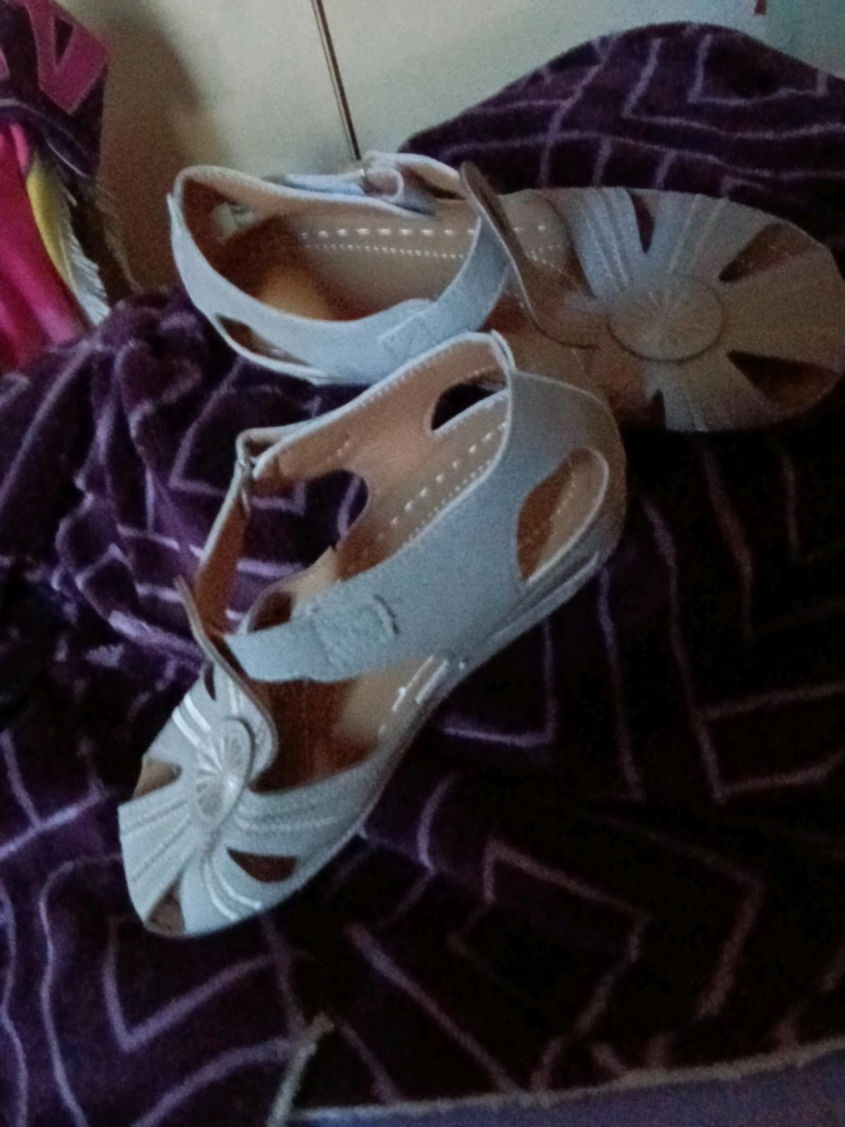 SUNBURST CLOSEDTOE SANDALS - Damascus, Oregon - FleaMarketBay