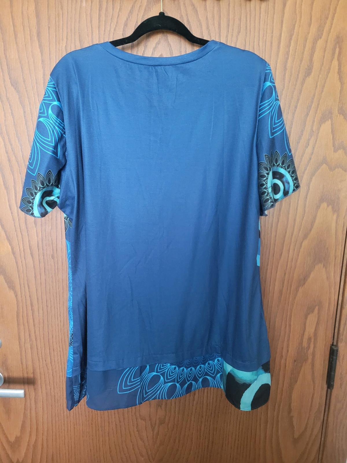 Blue Abstract Print Tunic Top Size 18 - Saint Peter, Minnesota - FleaMarketBay