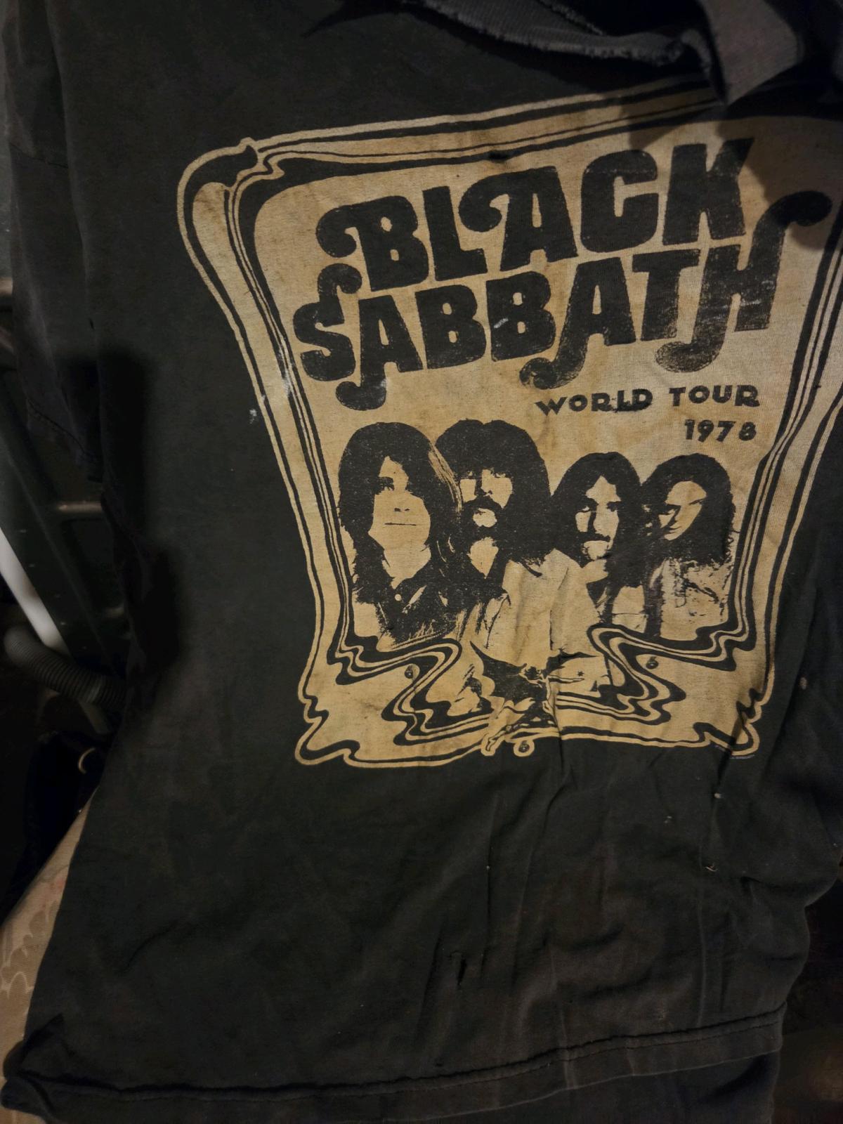 12 band Tshirts XL - Alicia, Arkansas - FleaMarketBay