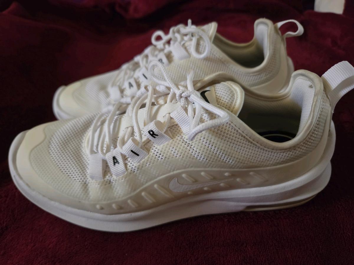 Womans size 6 and have Nike Air Max Axis - Killeen, Texas - FleaMarketBay