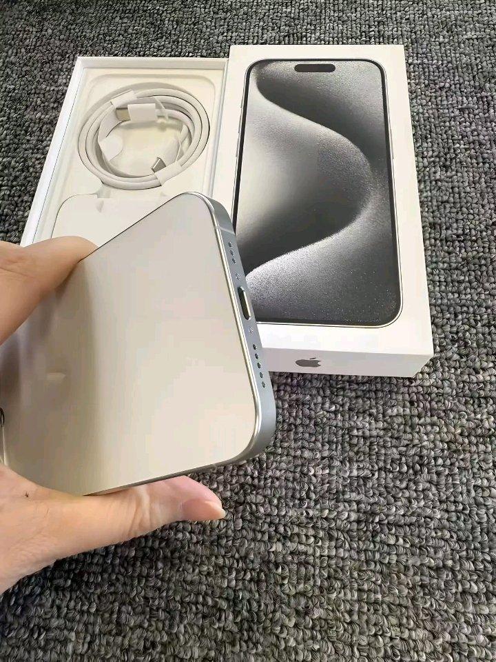 Apple iPhone 15 Pro Max  256GB  Natural Titanium Unlocked - Alicia, Arkansas - FleaMarketBay