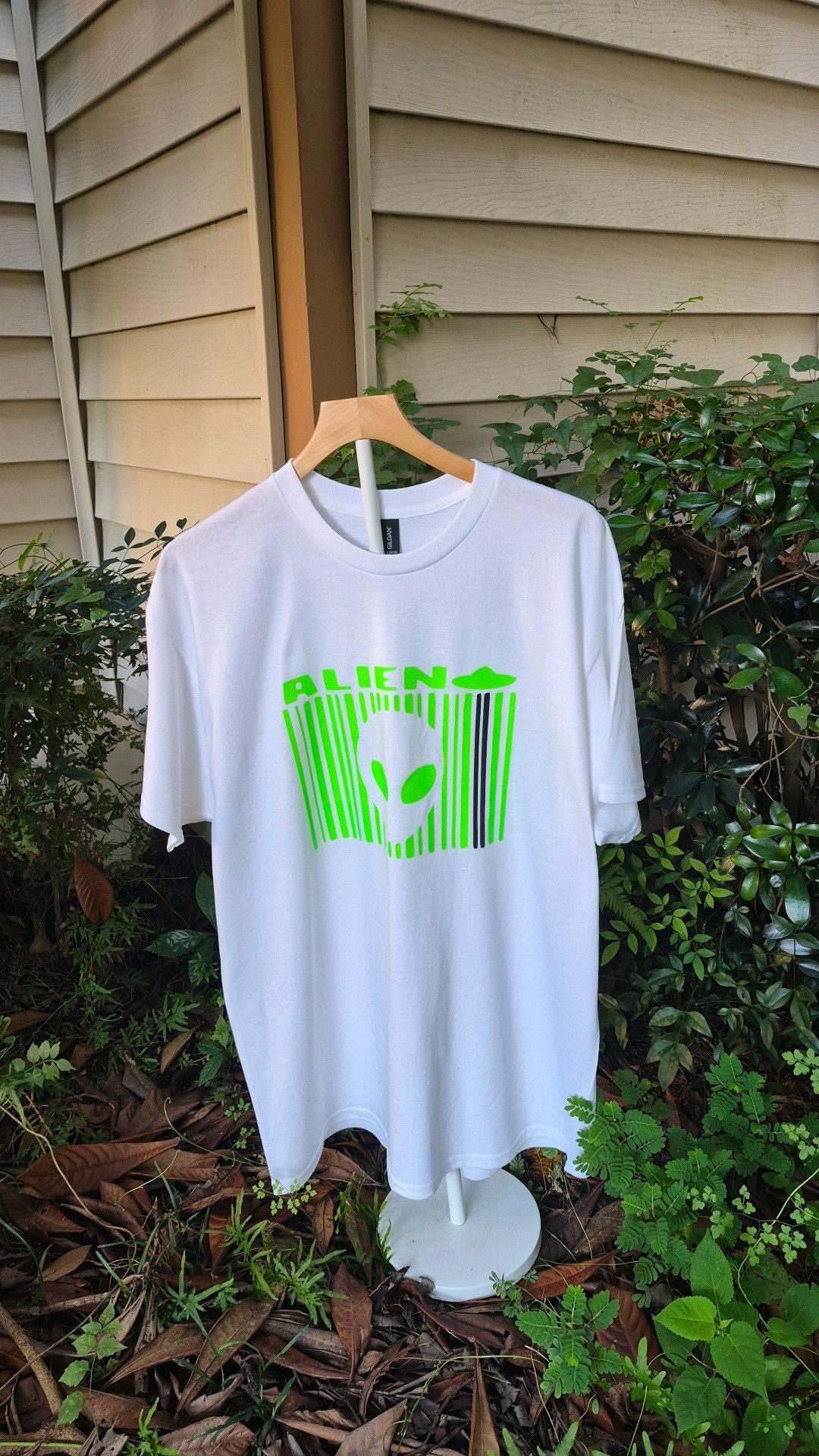 Alien Graphic Tshirt - New Orleans, Louisiana - FleaMarketBay