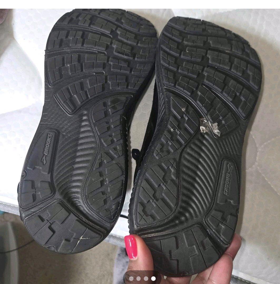 Brooks Ghost black  size 11 Medium B - Eden, North Carolina - FleaMarketBay