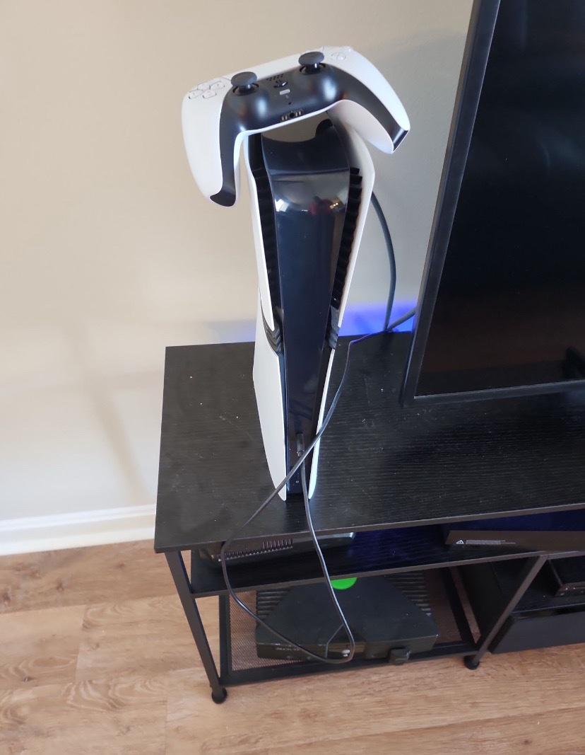 PS5 Pro Station SONY with just 1 pad - Acton, Massachusetts - FleaMarketBay