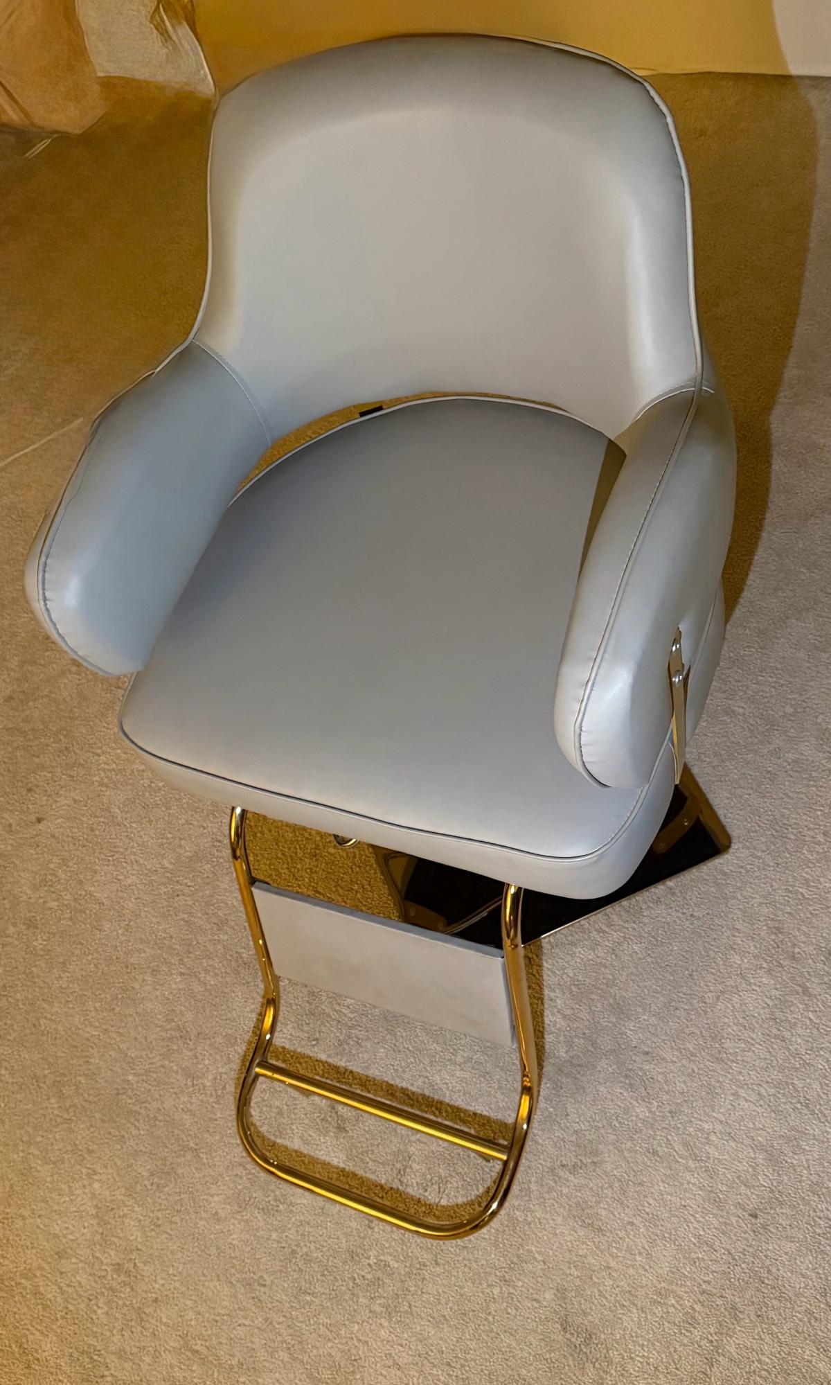 salon chair - Los Alamitos, California - FleaMarketBay