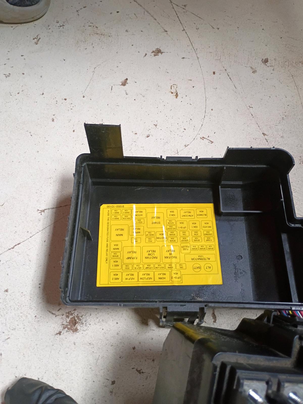 fuse box caja de suiches de kia rondon - New Cumberland, Pennsylvania - FleaMarketBay