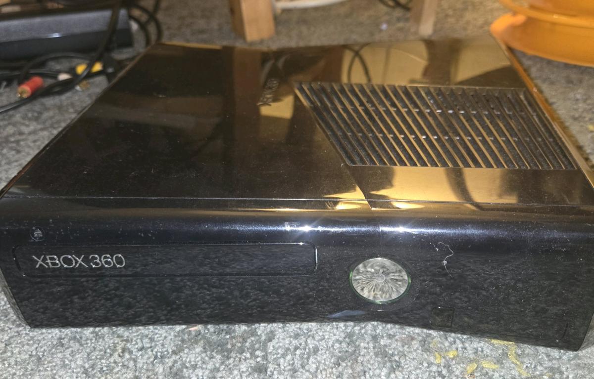 Xbox 360 S in amazing condition - Linthicum Heights, Maryland - FleaMarketBay