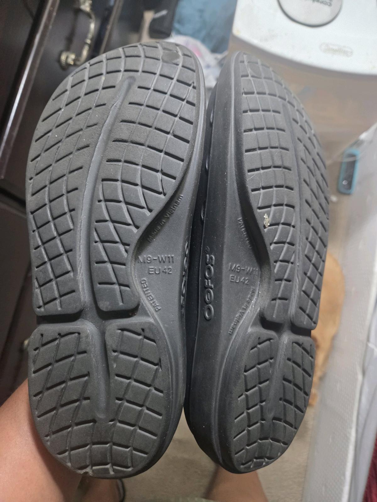 OOFOS unisex black sz 9M 11W - Eden, North Carolina - FleaMarketBay