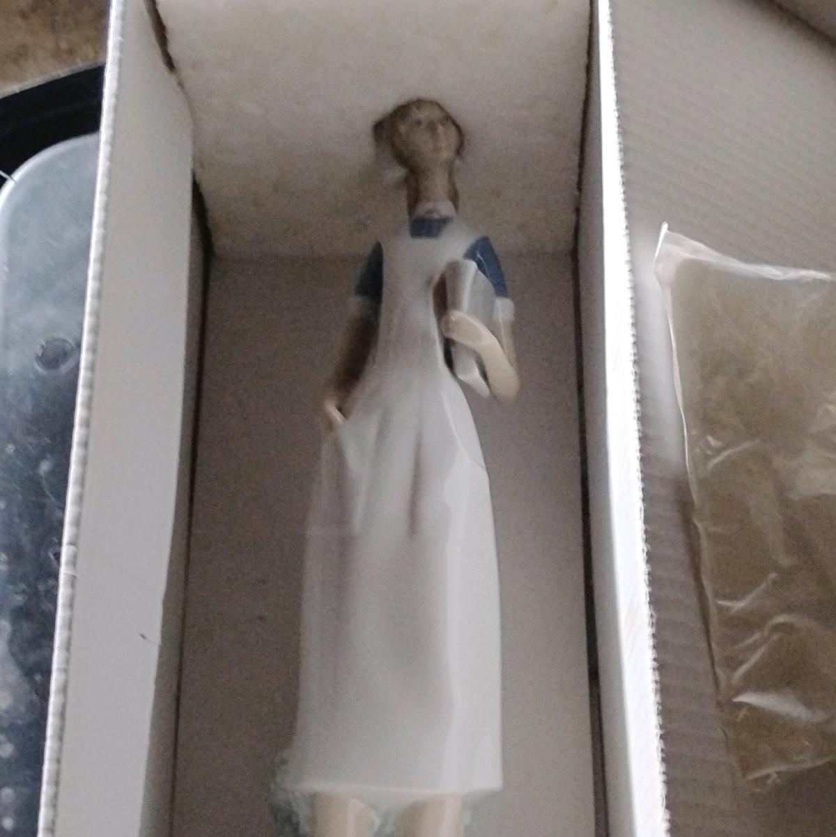 Lladro enfermera nurse - Mena, Arkansas - FleaMarketBay
