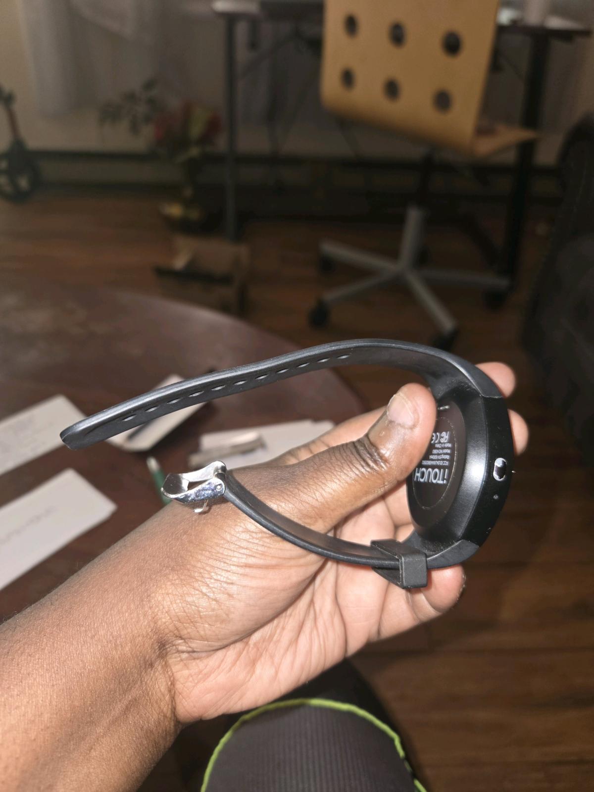 I touch curve smartwatch - Taylorsville, North Carolina - FleaMarketBay