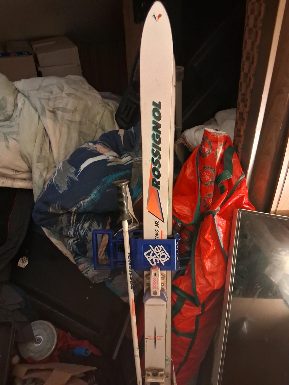 antique skis - Beach Lake, Pennsylvania - FleaMarketBay