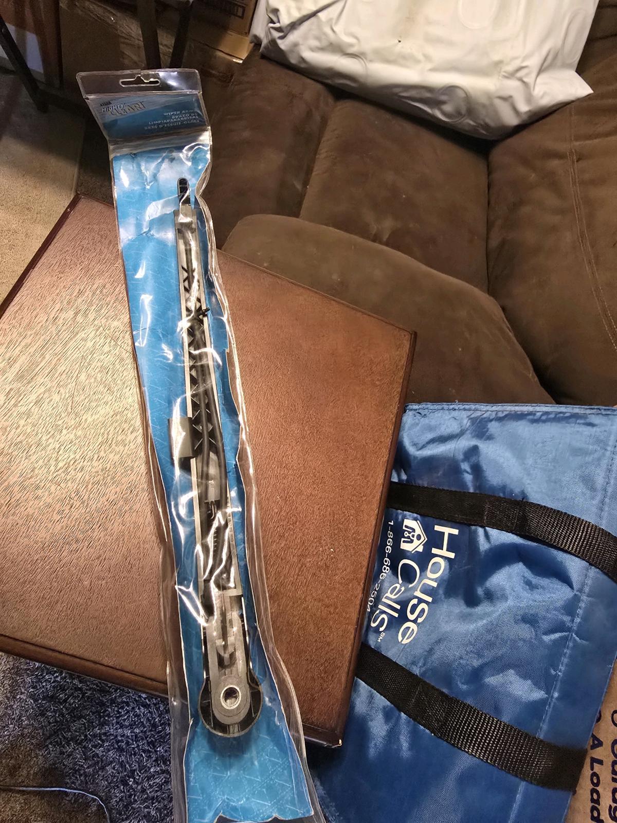 Brand New Rear Wiper Arm 42666  Fits Chevy Tahoe  Suburban - Sulphur, Oklahoma - FleaMarketBay