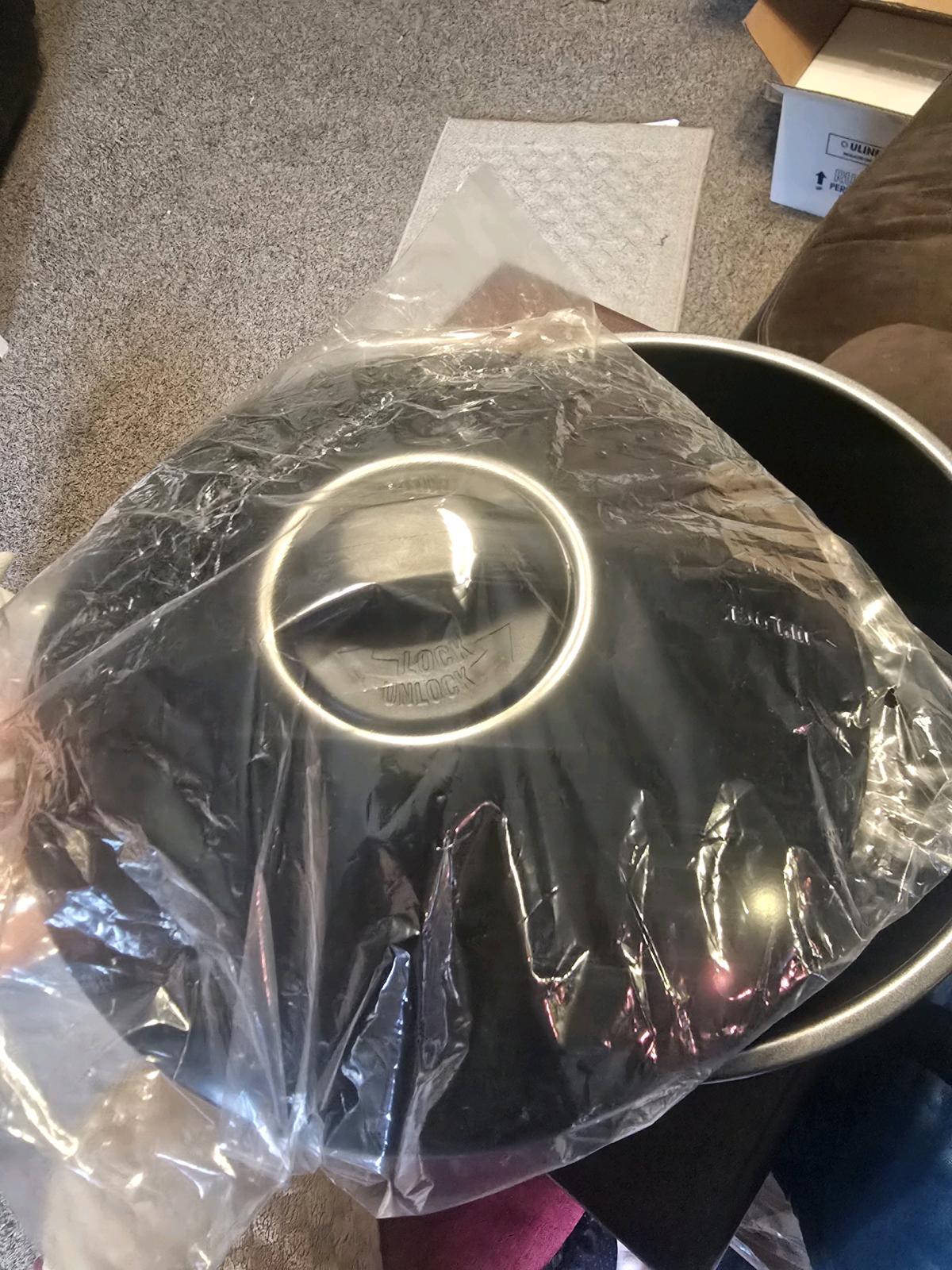 Brand New Nonstick Stock  Pasta Pot with Locking Strainer Li - Sulphur, Oklahoma - FleaMarketBay