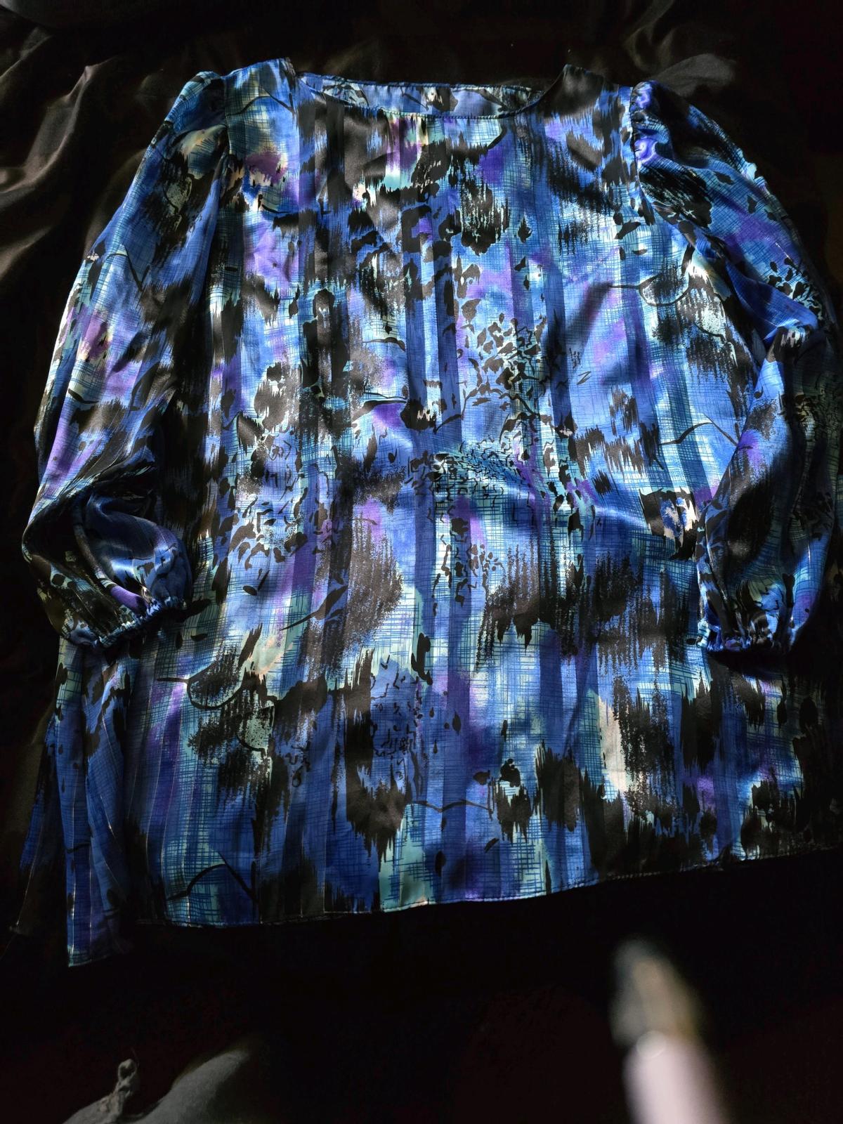 Womens Blouse - Wilkesboro, North Carolina - FleaMarketBay