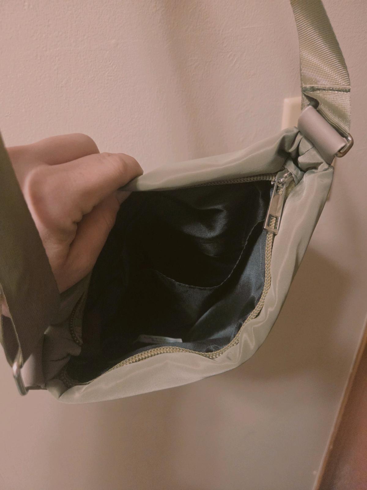 minimalist small handbag - Estherville, Iowa - FleaMarketBay