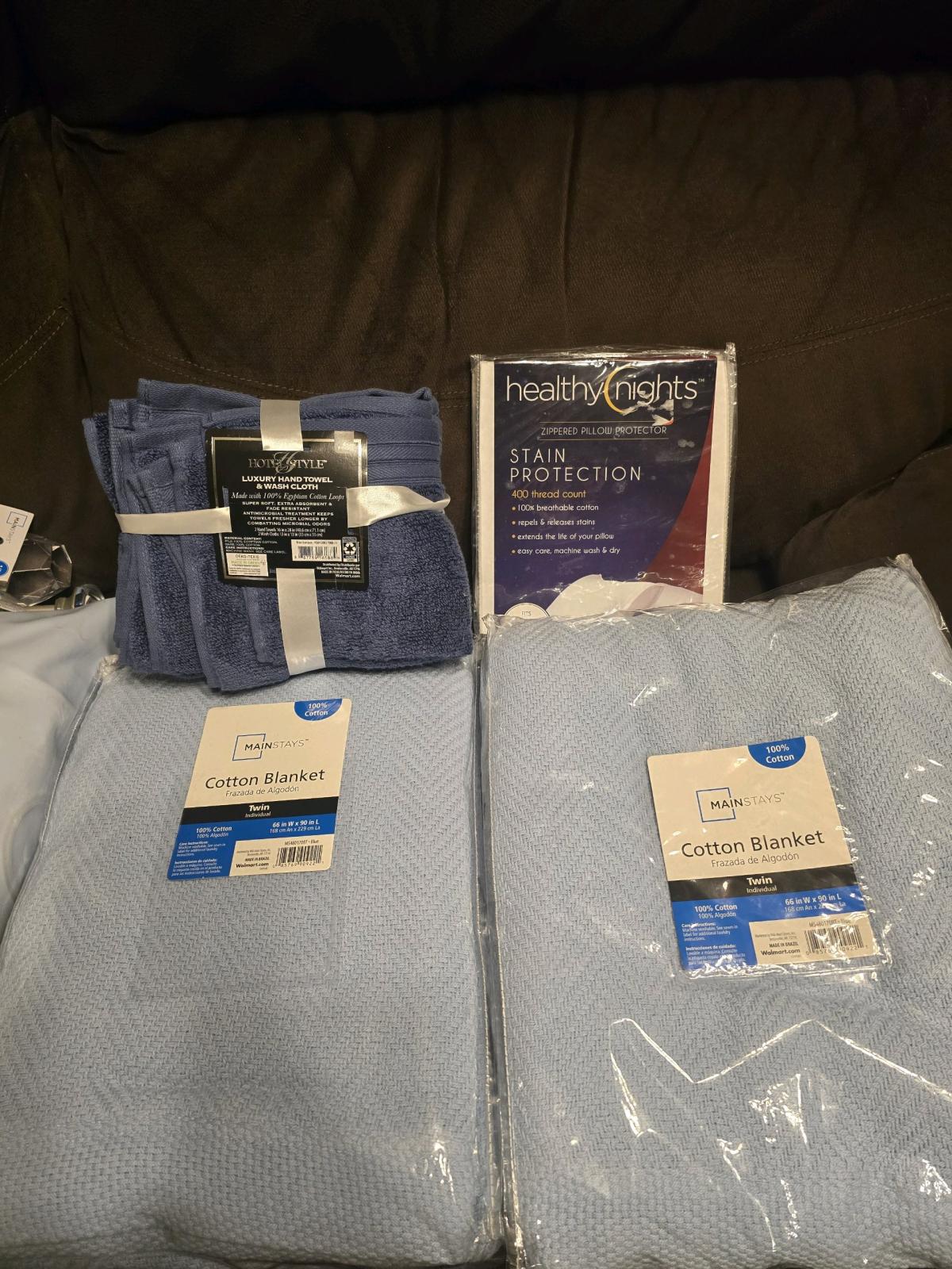 Luxury Towels and Cotton Blankets Set - Sulphur, Oklahoma - FleaMarketBay