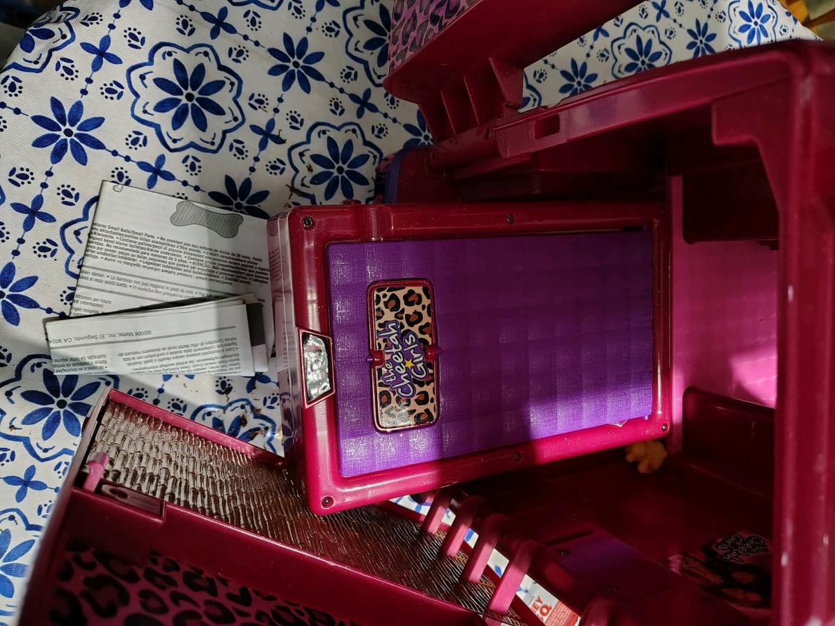 selling vintage Barbie bus with all the pieces - Franklinville, New Jersey - FleaMarketBay