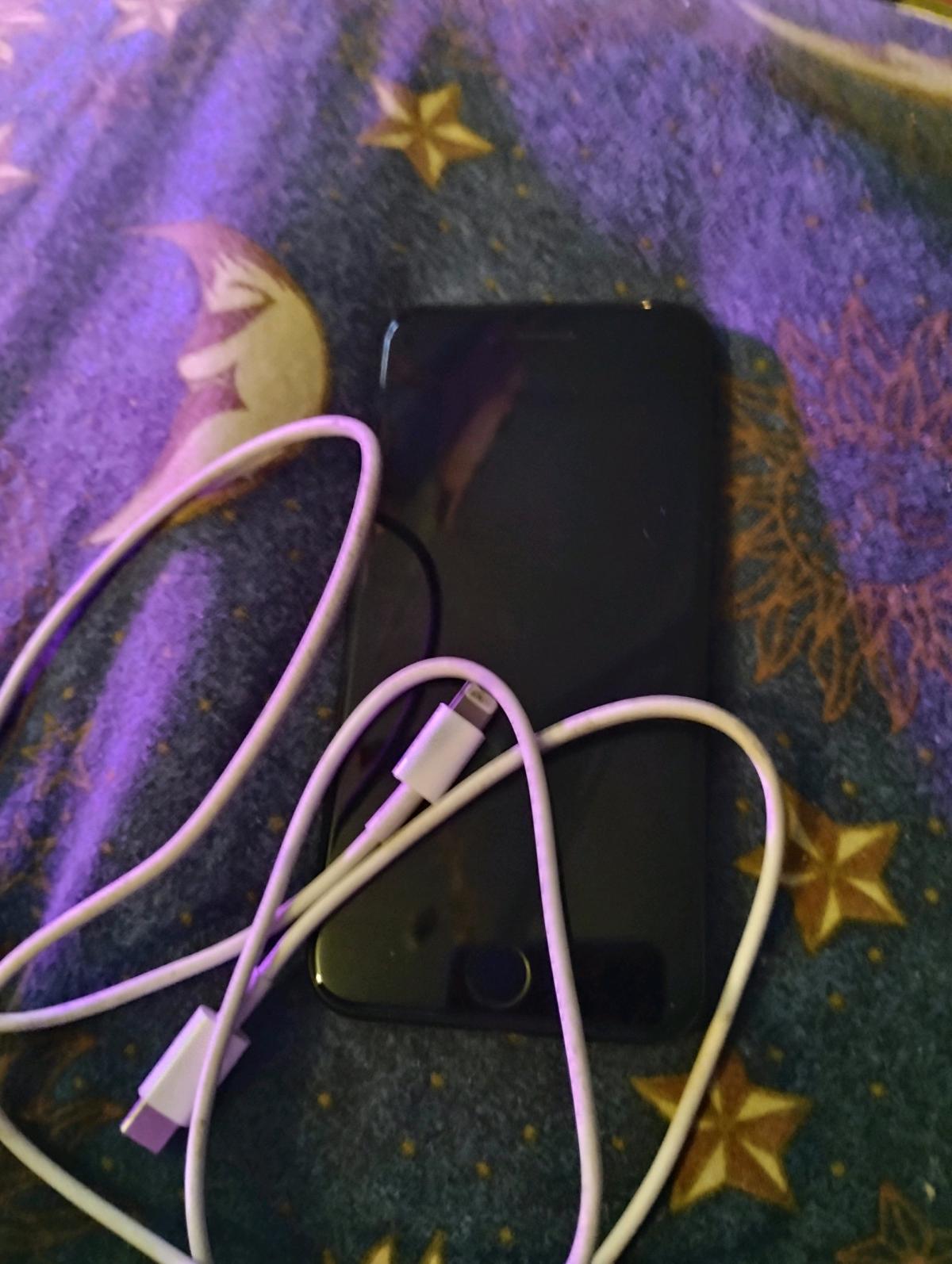 iPhone 8 Hardly Used - Port Charlotte, Florida - FleaMarketBay