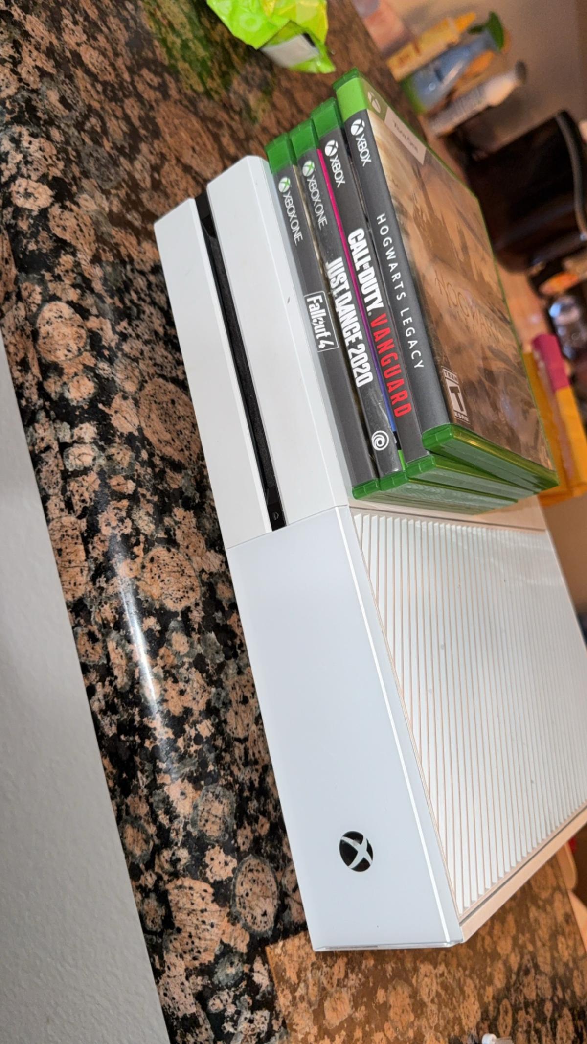 Xbox one console bundle - Tempe, Arizona - FleaMarketBay