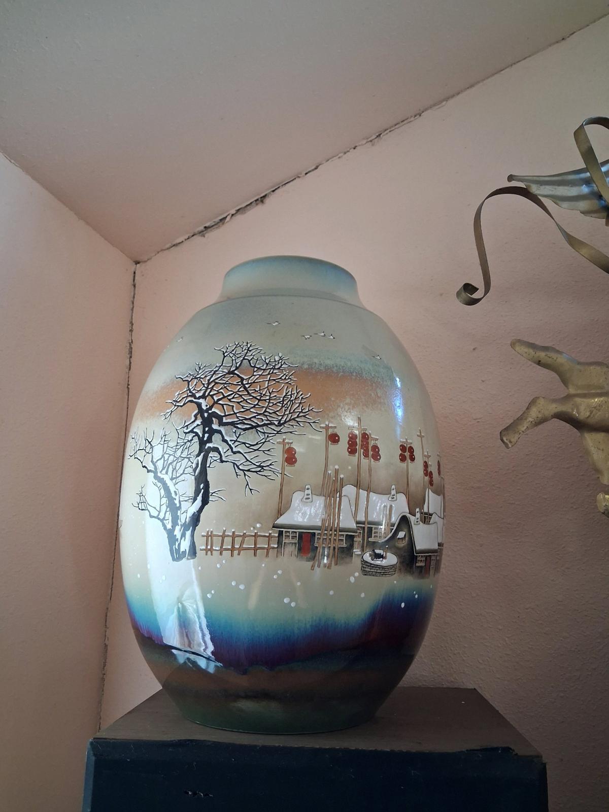 Old chinese vase - Escalon, California - FleaMarketBay