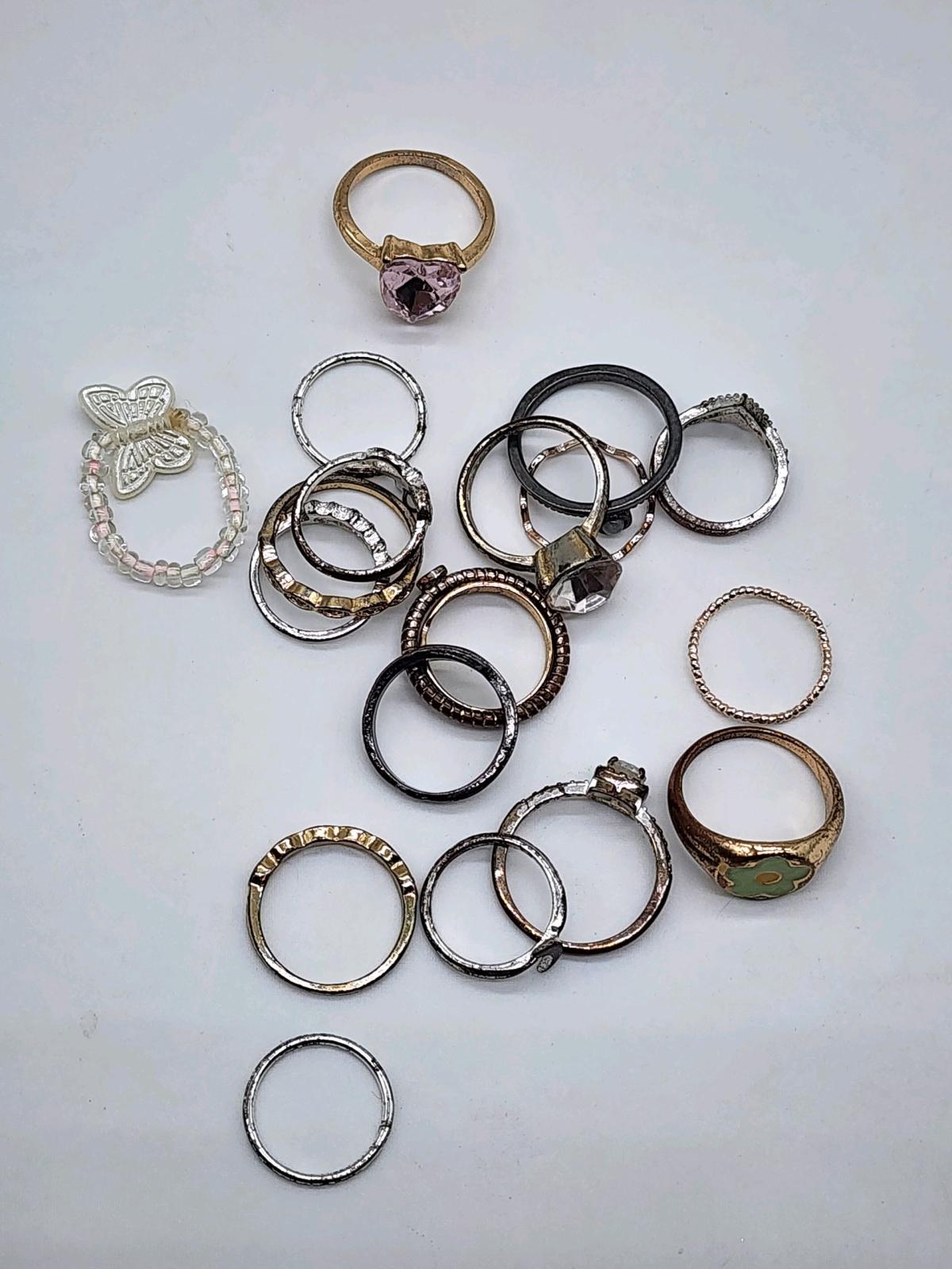 19pc costume jewelry rings for kids - Alachua, Florida - FleaMarketBay