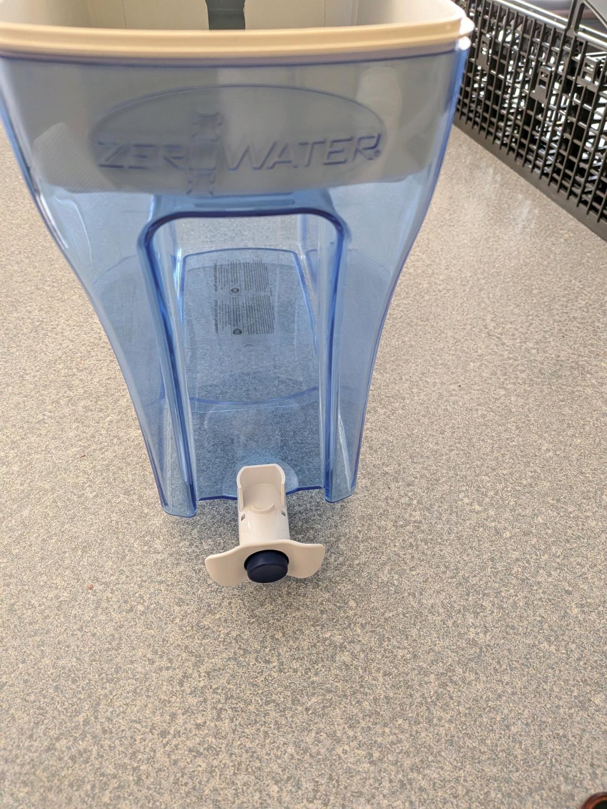 zero water plastic acrylic filter container no filter clean - Eagle, Colorado - FleaMarketBay
