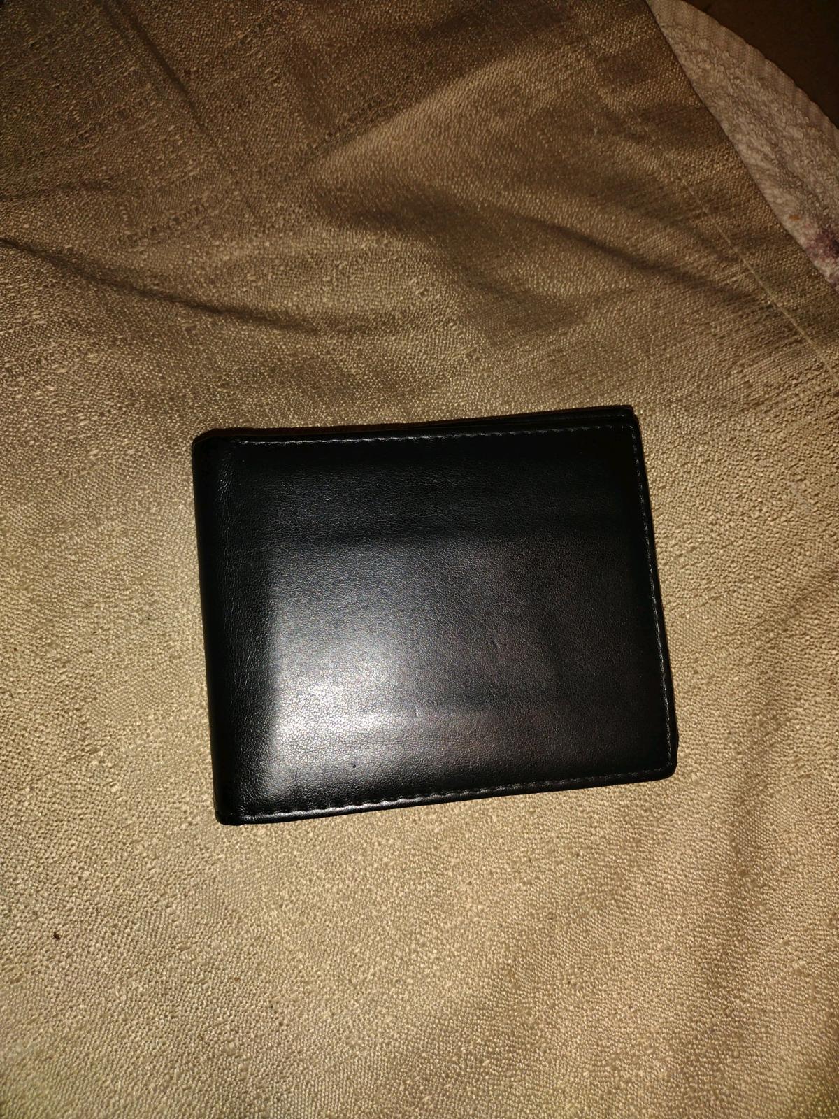 mans guess leather wallet - Monroe, Louisiana - FleaMarketBay