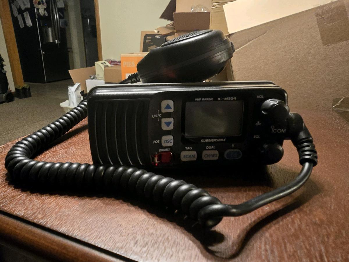 Icom ICM304 Marine VHF RadioTransceiver w HM164B Mic  Workin - Sulphur, Oklahoma - FleaMarketBay