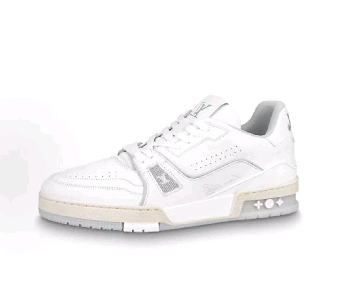 Looking for bulk buyers for shoes Contac - Altamonte Springs, Florida - FleaMarketBay