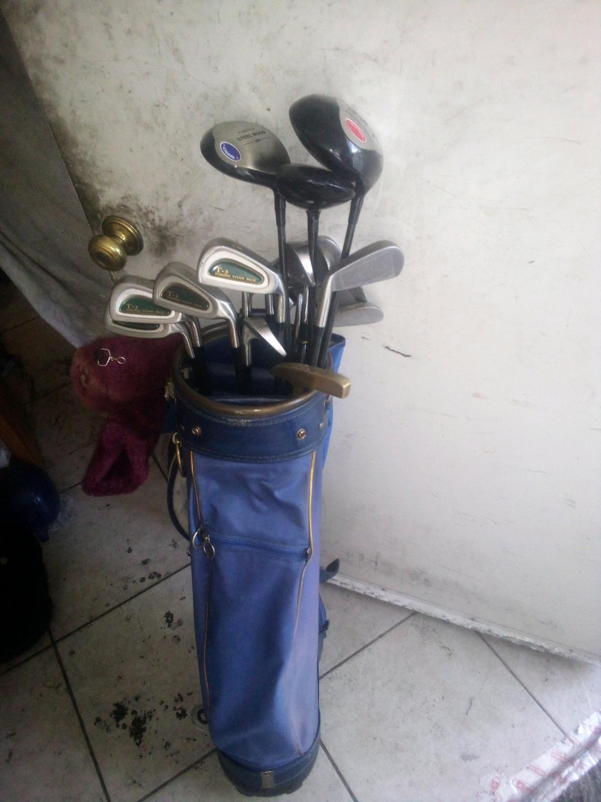 st Andrews golf bag and clubs - Las Vegas, Nevada - FleaMarketBay