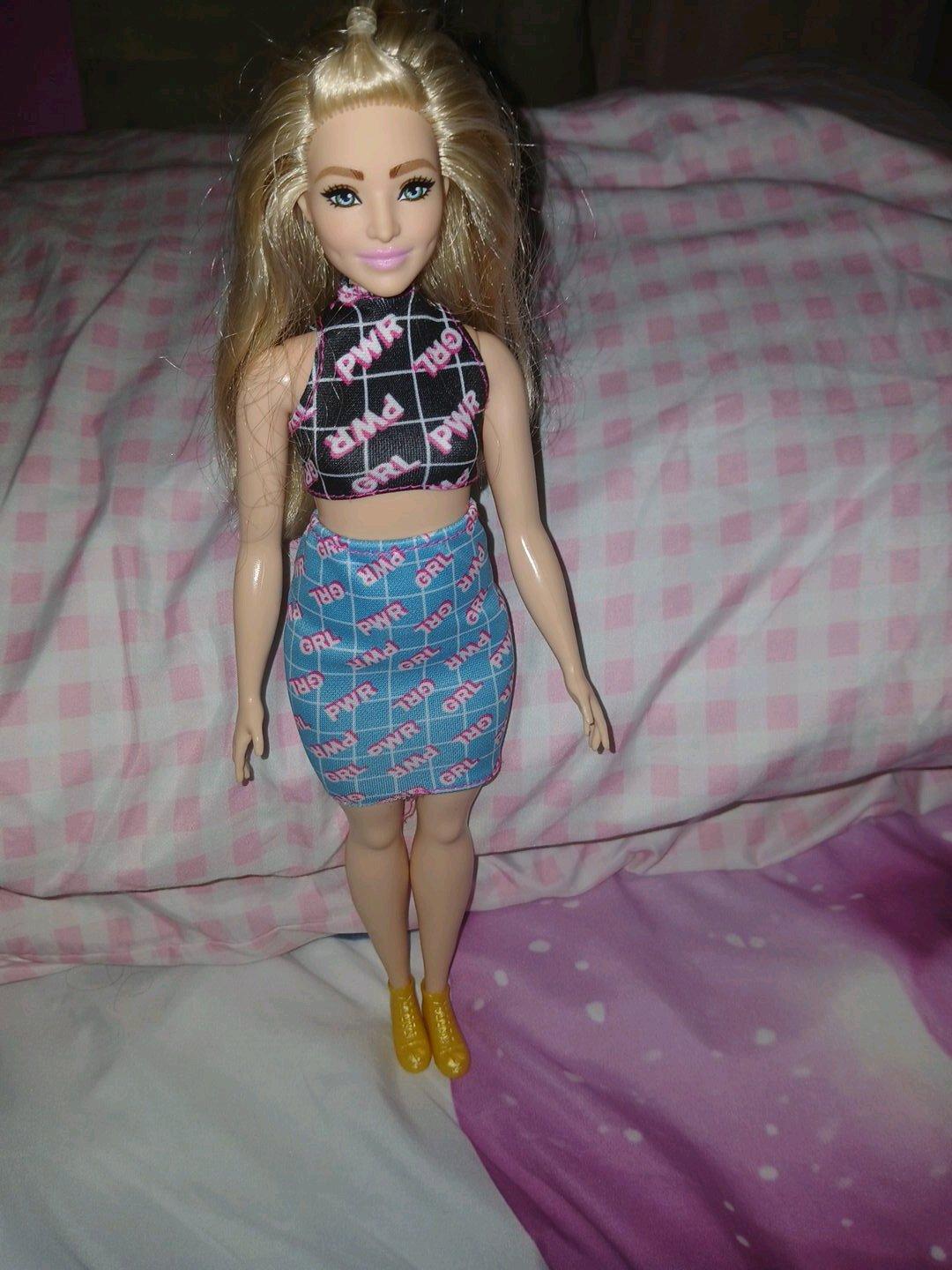Barbie fashion doll blonde hair blue eyes pink blue eyes - Anthony, New Mexico - FleaMarketBay
