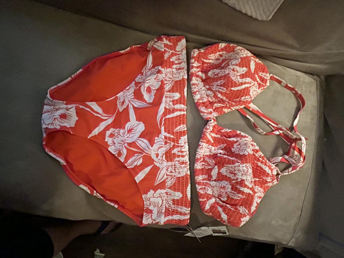 Ladies Bathing Suits - Zephyrhills, Florida - FleaMarketBay