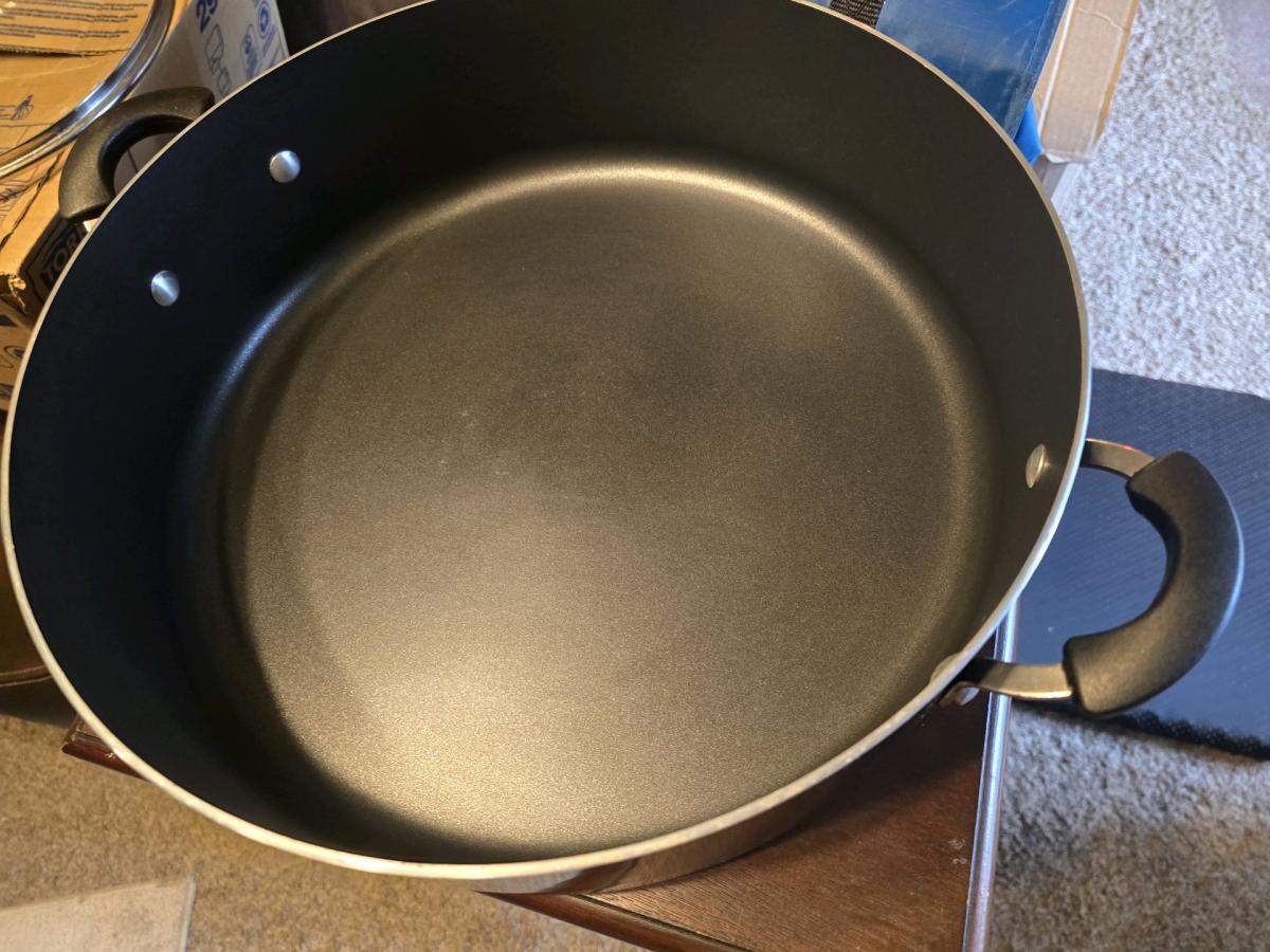 Nonstick Jumbo Saut Pan  Deep Cooker with Glass Lid - Sulphur, Oklahoma - FleaMarketBay