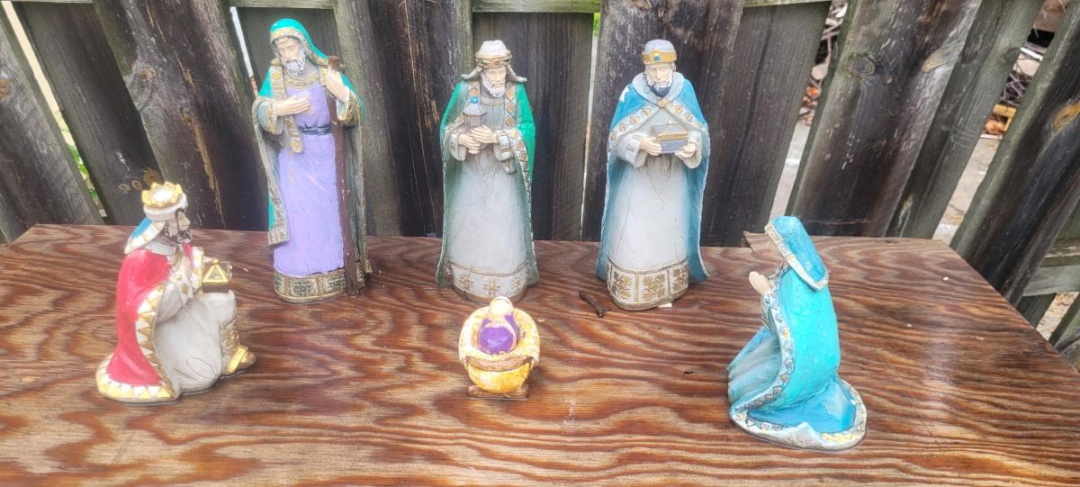 a bunch of different  garden decoration statues prices vary - Cleveland, Ohio - FleaMarketBay