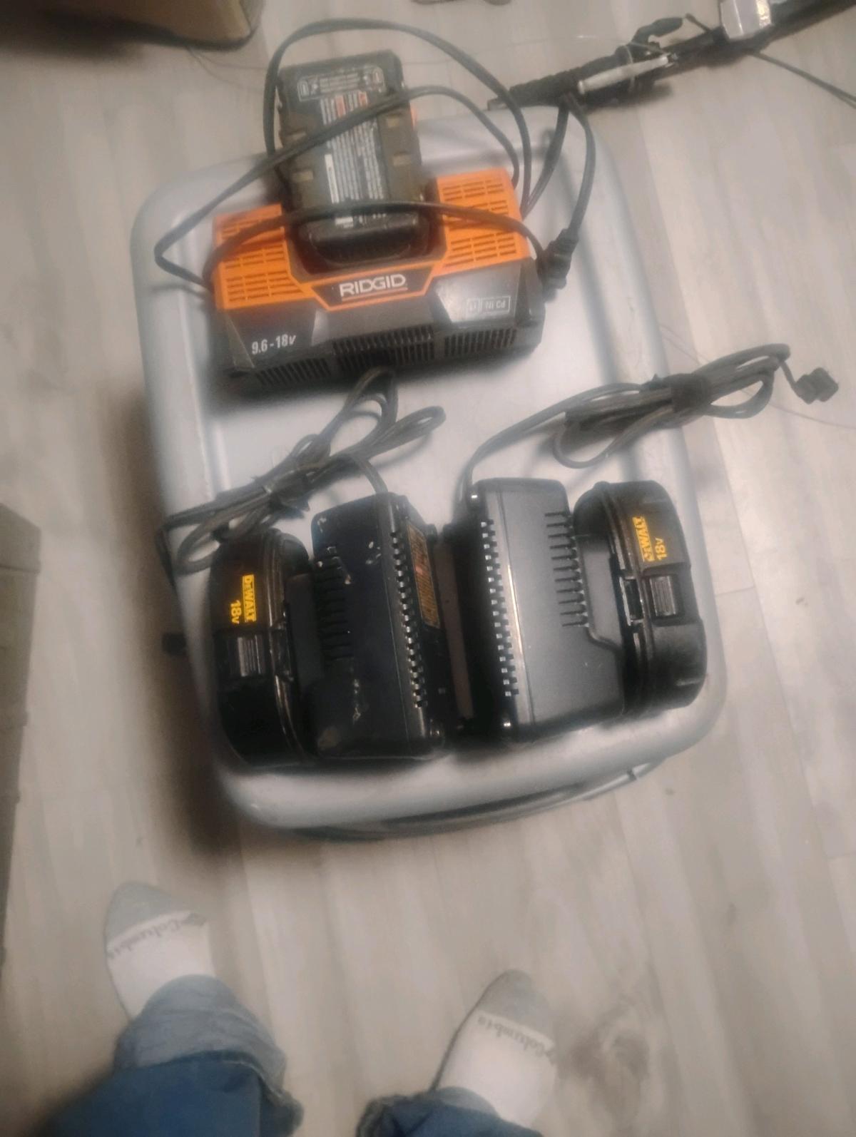 rigid charger and battery - Luttrell, Tennessee - FleaMarketBay