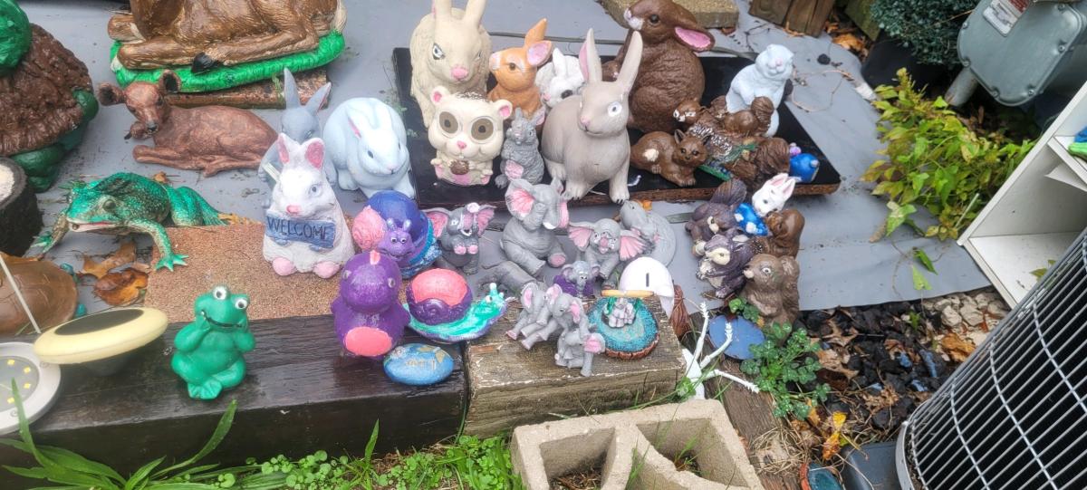 a bunch of different  garden decoration statues prices vary - Cleveland, Ohio - FleaMarketBay