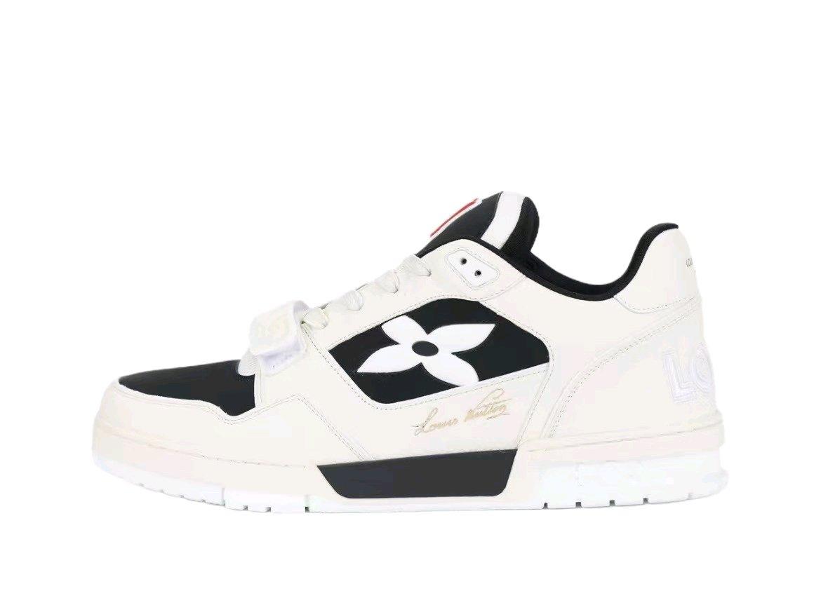 Looking for bulk buyers for shoes Contac We are professional - Altamonte Springs, Florida - FleaMarketBay
