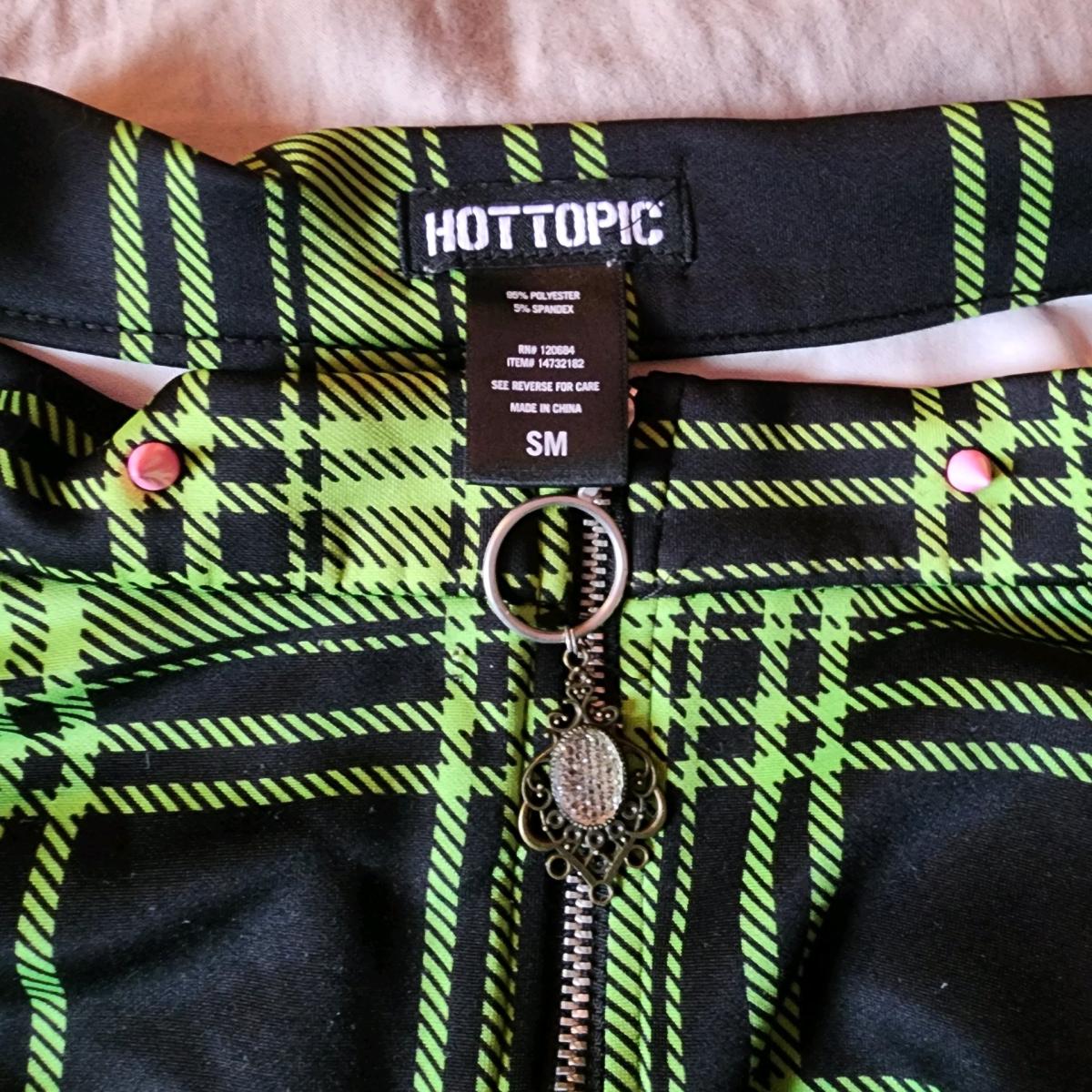 vintage custome hot topic skirt - Alachua, Florida - FleaMarketBay