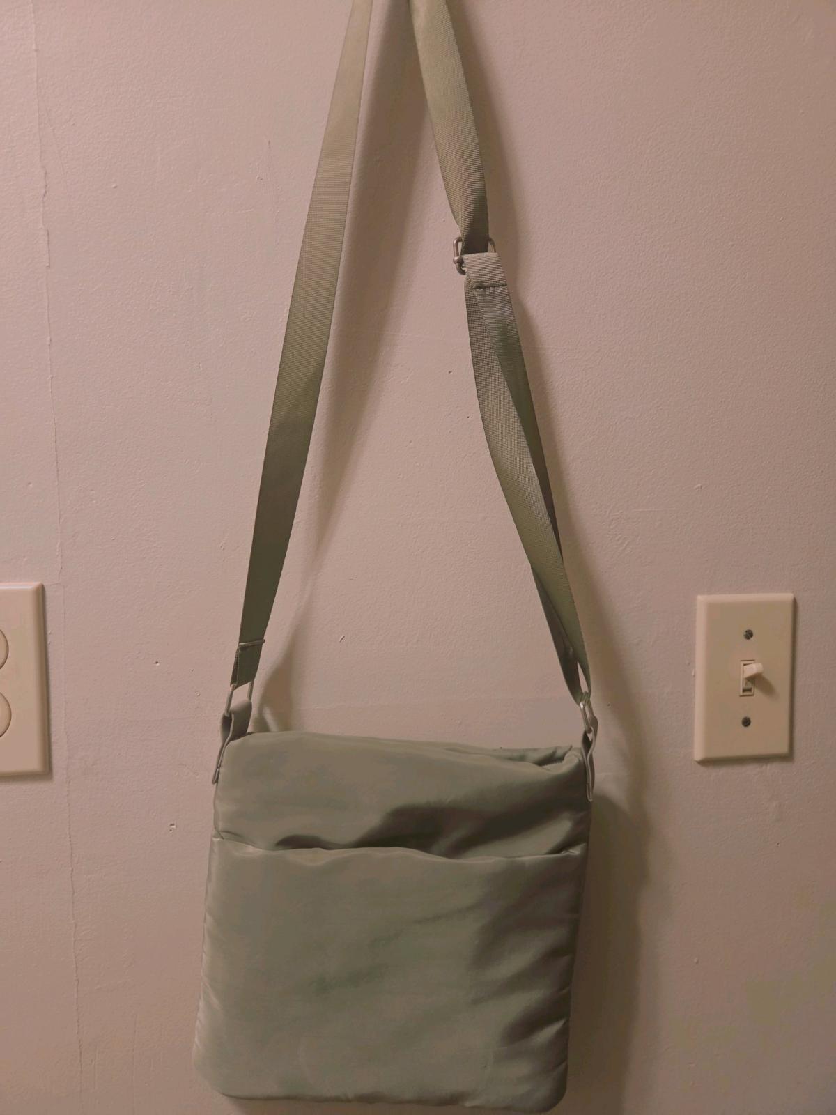 minimalist small handbag - Estherville, Iowa - FleaMarketBay