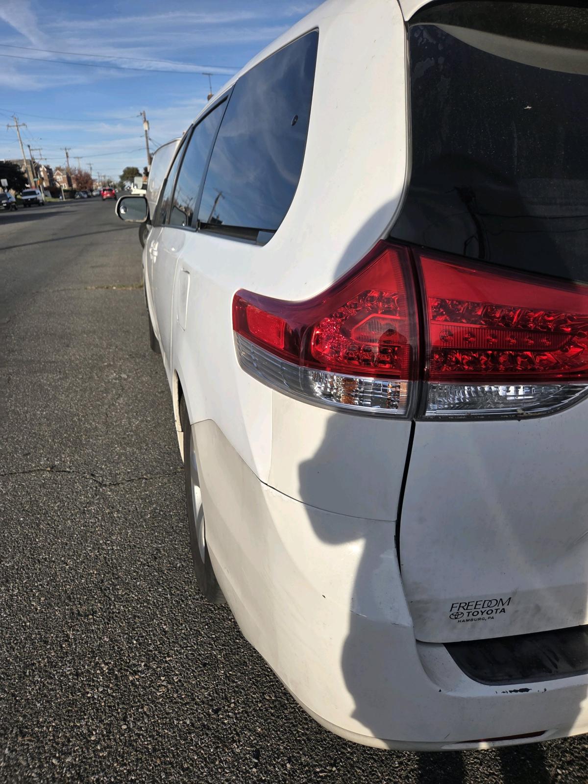 2011 Toyota Sienna LE in good condition - Philadelphia, Pennsylvania - FleaMarketBay