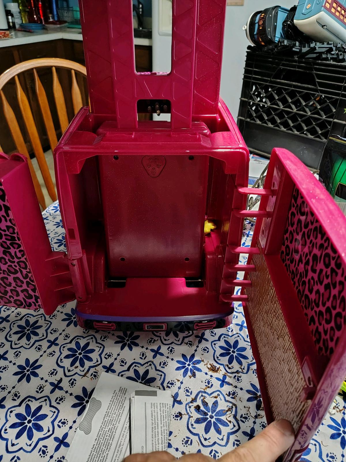 selling vintage Barbie bus with all the pieces - Franklinville, New Jersey - FleaMarketBay