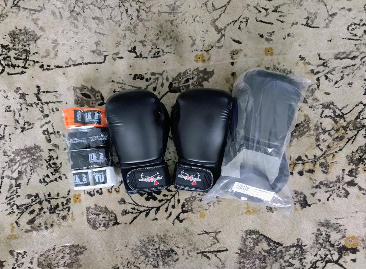 BRAND NEW Century ILKB 12oz14oz16oz Boxing Glove FREE wraps - Clarendon Hills, Illinois - FleaMarketBay
