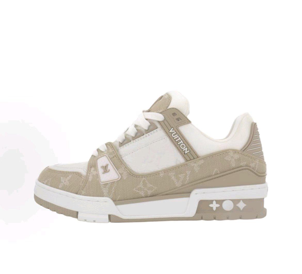 Looking for bulk buyers for shoes Contac - Altamonte Springs, Florida - FleaMarketBay