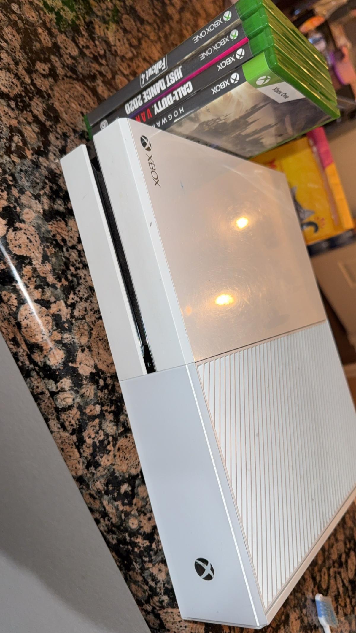 Xbox one console bundle - Tempe, Arizona - FleaMarketBay