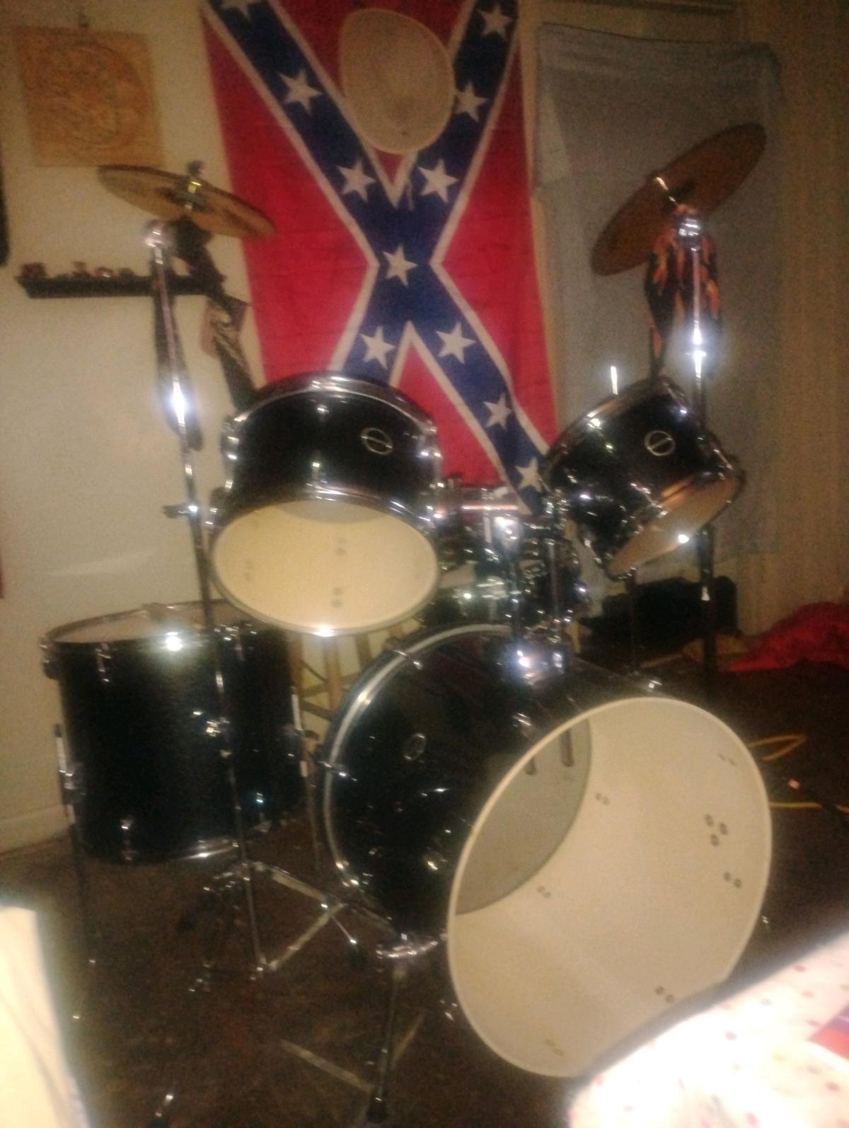 pdp drums by encore like new needs one symbal stand and two - Luttrell, Tennessee - FleaMarketBay