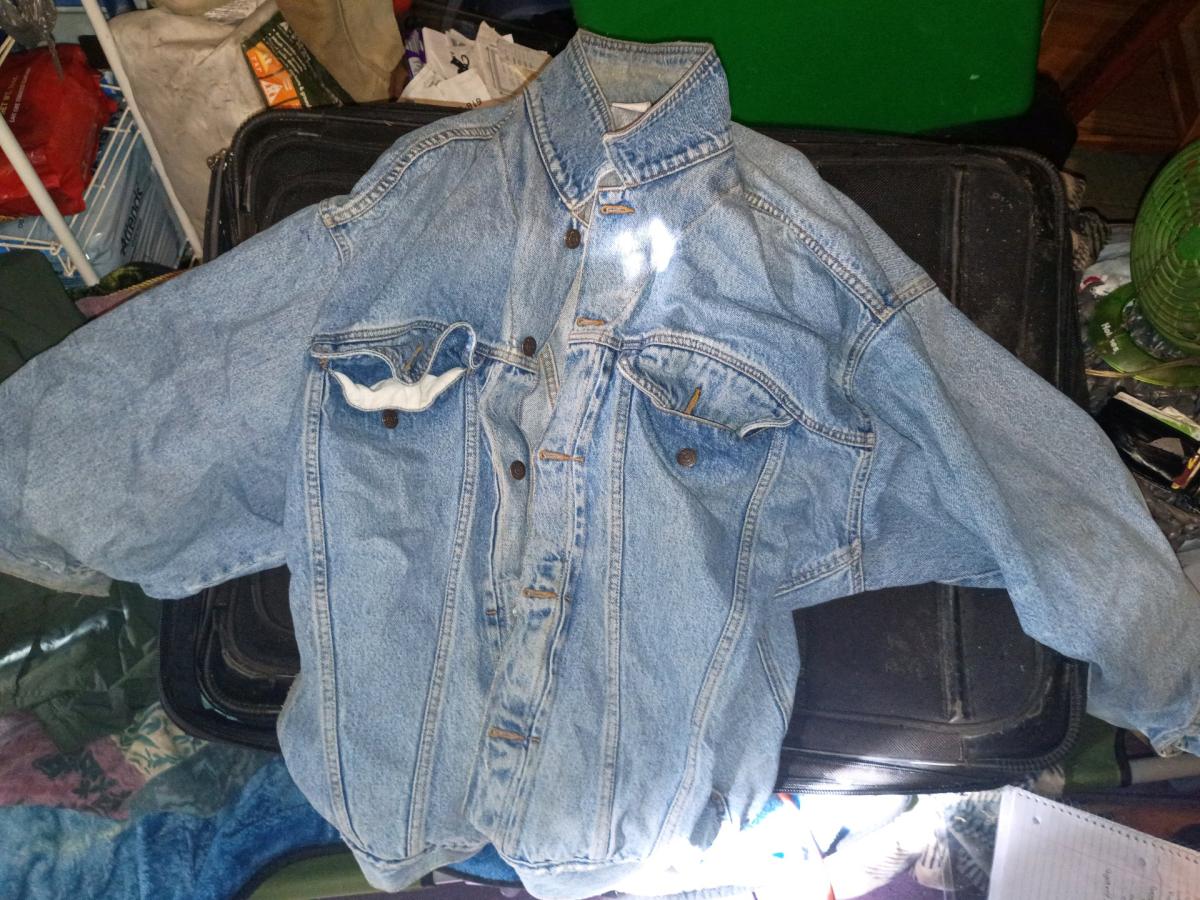 jean jacket - Caseyville, Illinois - FleaMarketBay