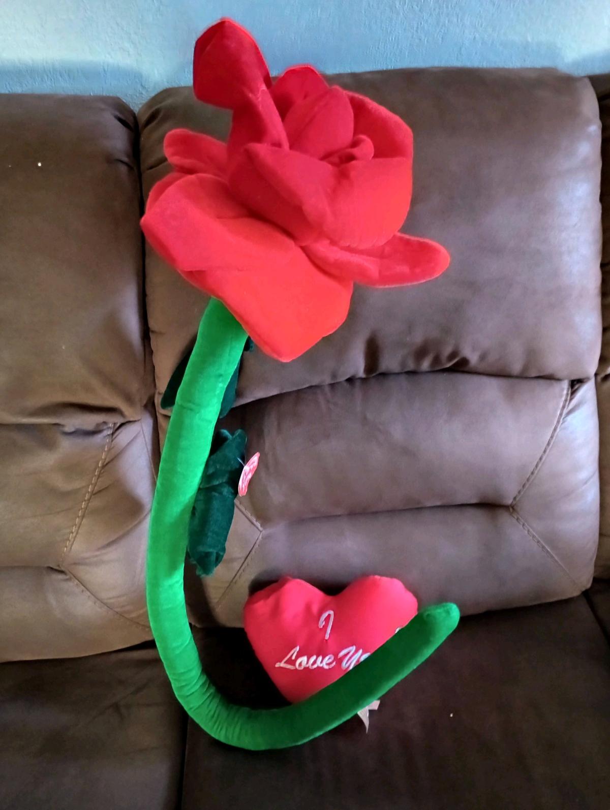 Bendable Rose Plushie with Extra Plushie heart - California City, California - FleaMarketBay