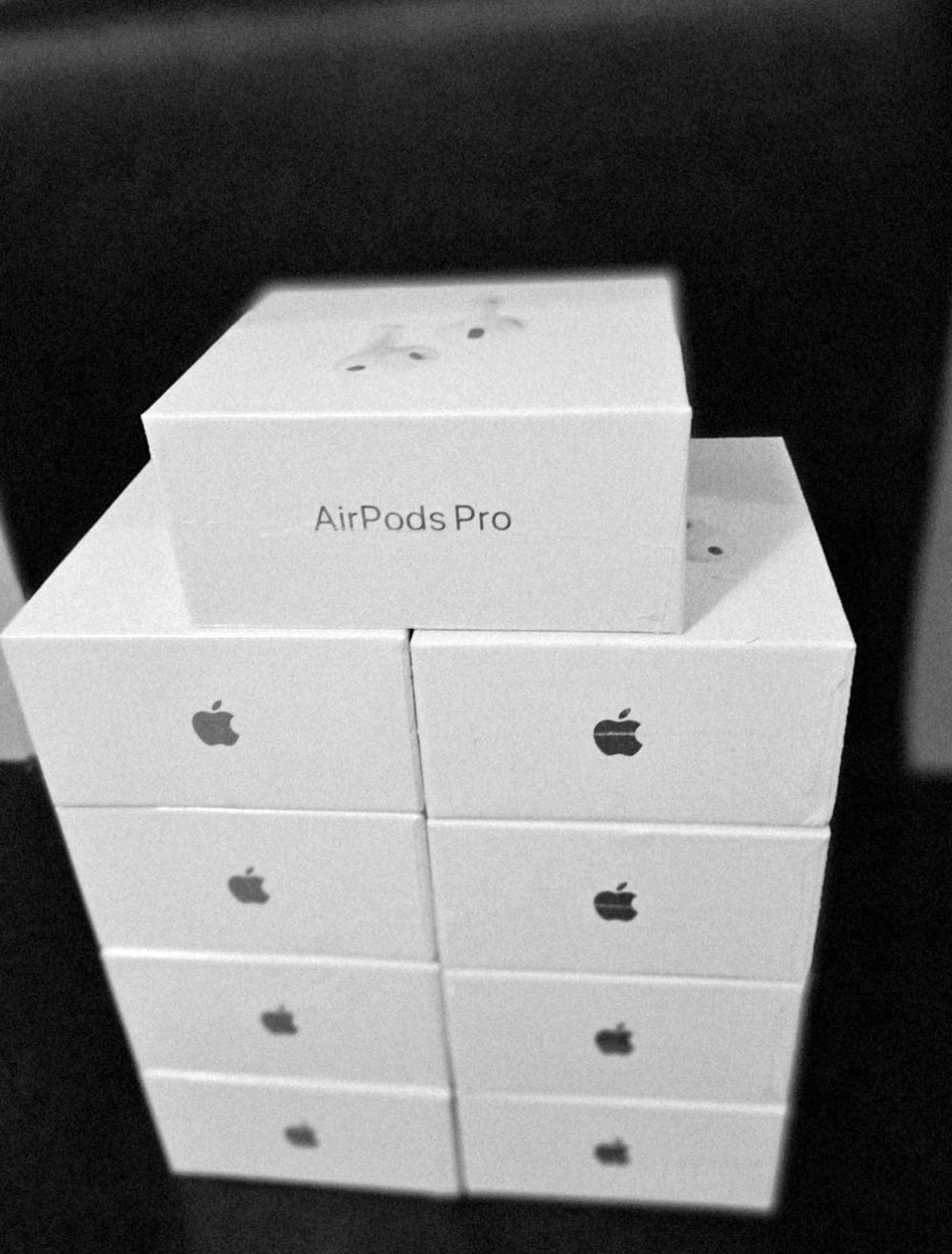 Apple AirPod Pro Gen 3 - Tampa, Florida - FleaMarketBay