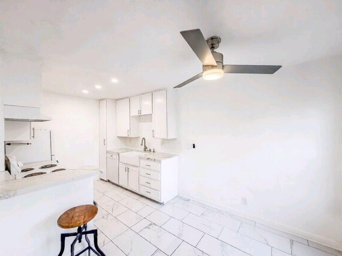 Charming 1BRD With Assigned Parking - San Diego, California - FleaMarketBay